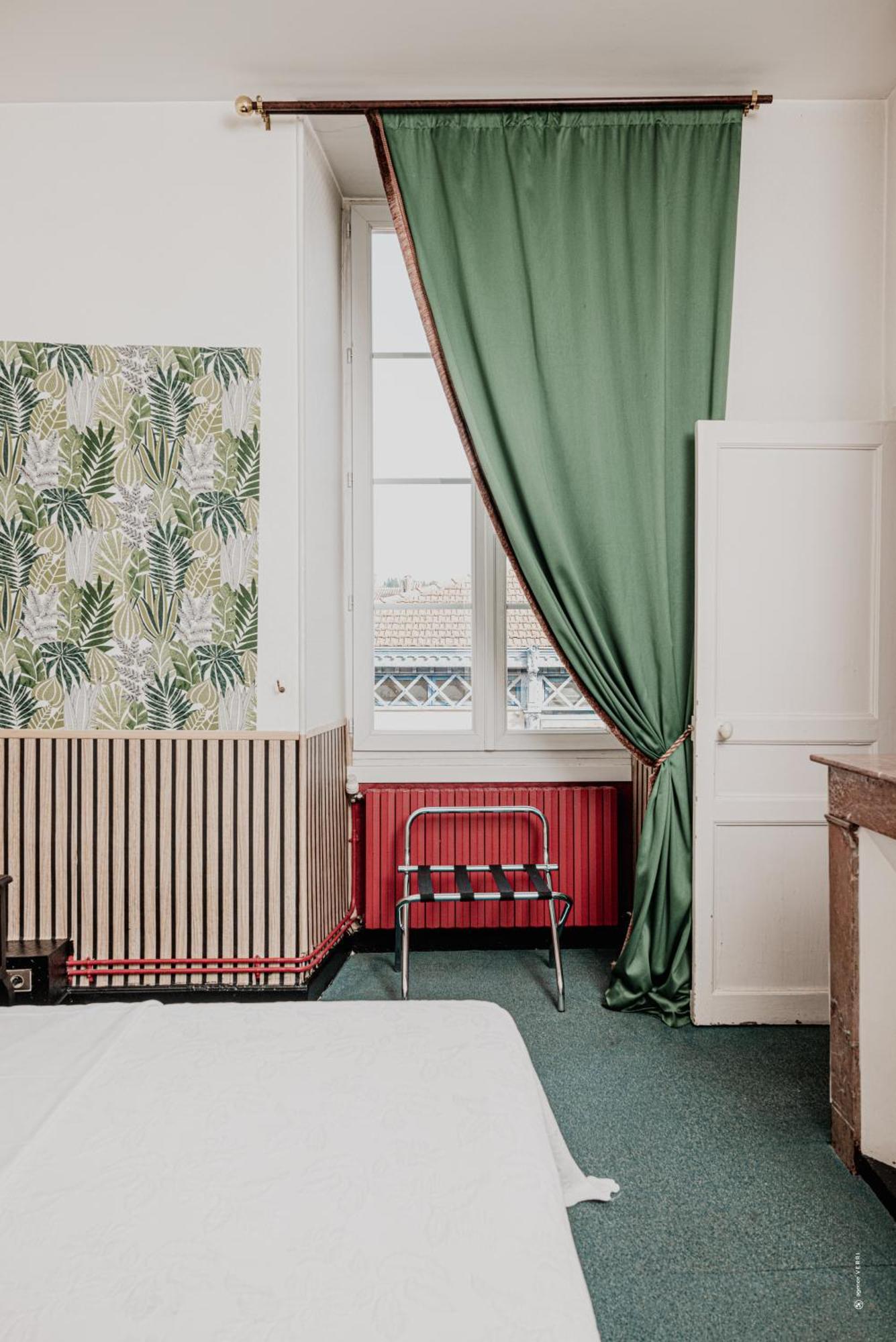 Hotel Moderne Et Pigeon 리무 외부 사진